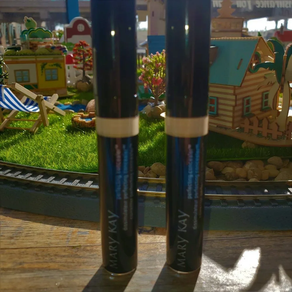 DISCONTINUED - Deep Ivory - Mary Kay Perfecting Concealer